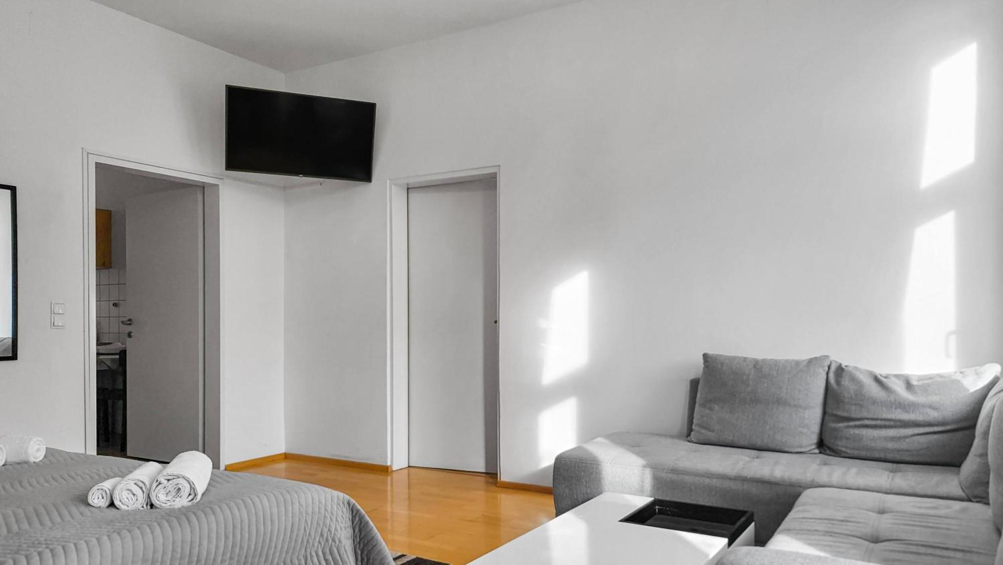 Davidov Stays Danube Vienna Room photo